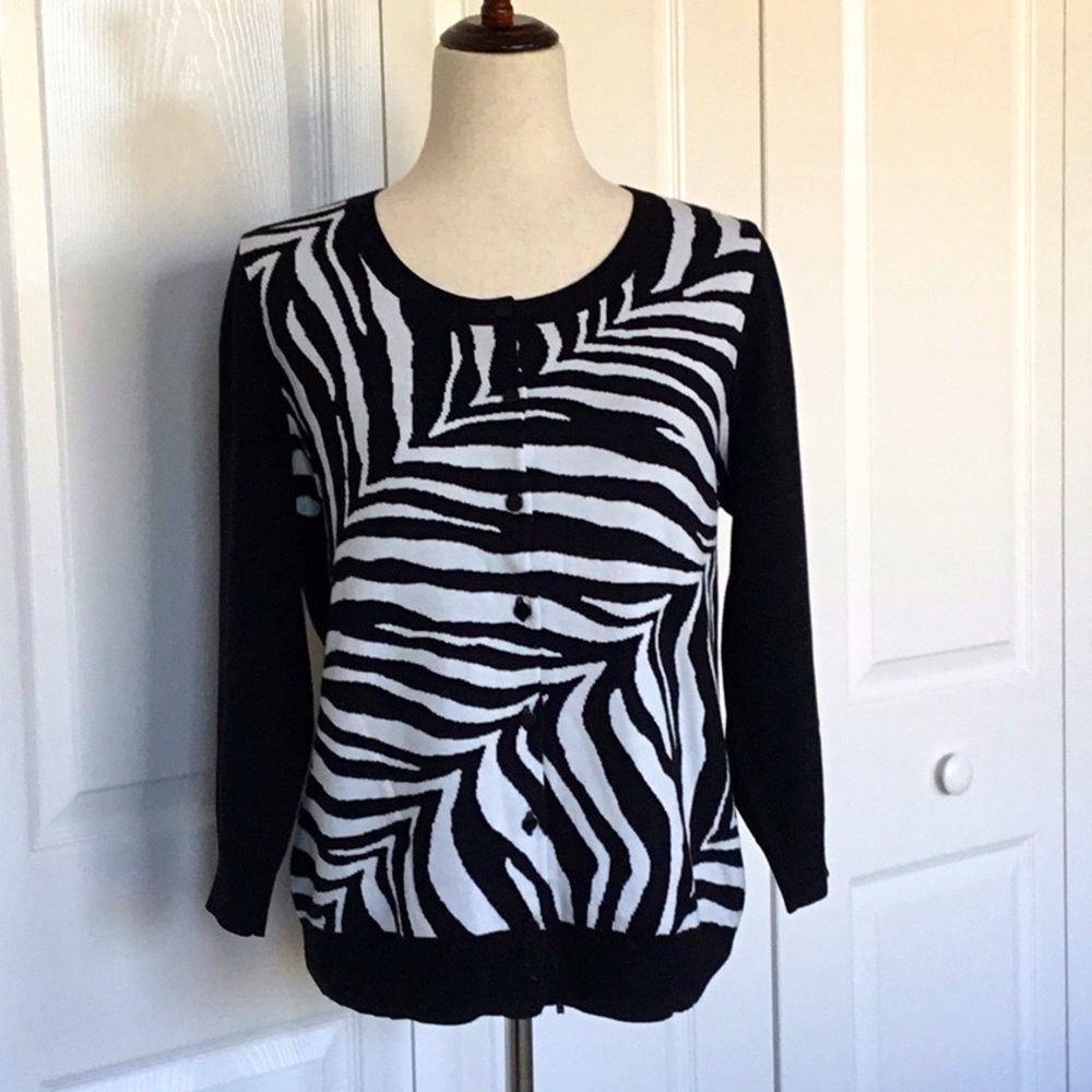 Scoop neck cardigan sweater EUC